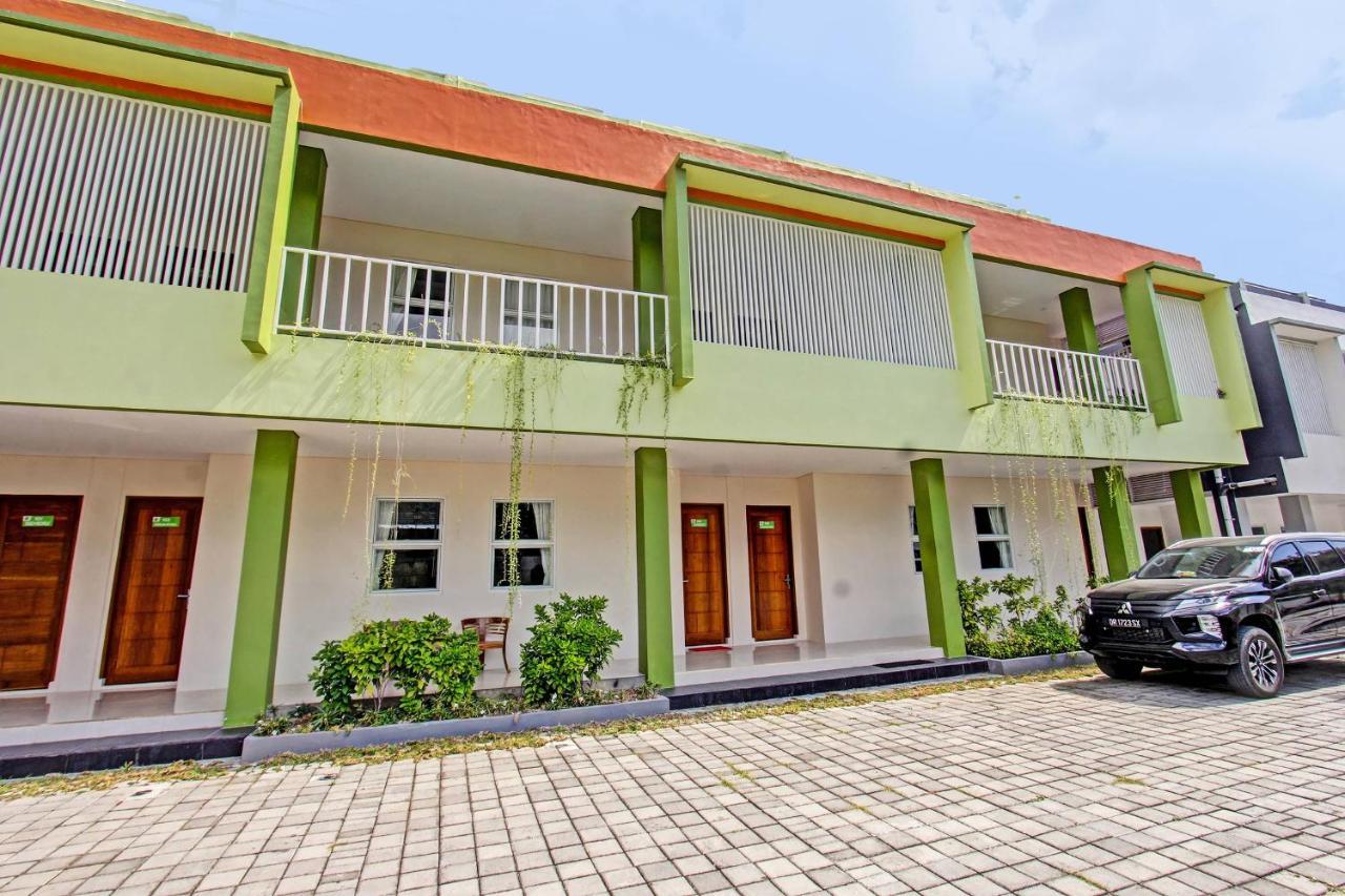 Capital O 91384 Rintaka Residence Senggigi Zewnętrze zdjęcie